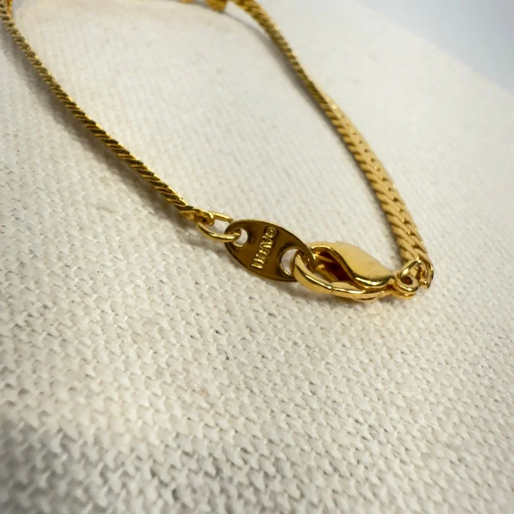 Avon Gold Tone Bracelet with Black Stone and Rhinestone Accents‎ Xs and Os XOX